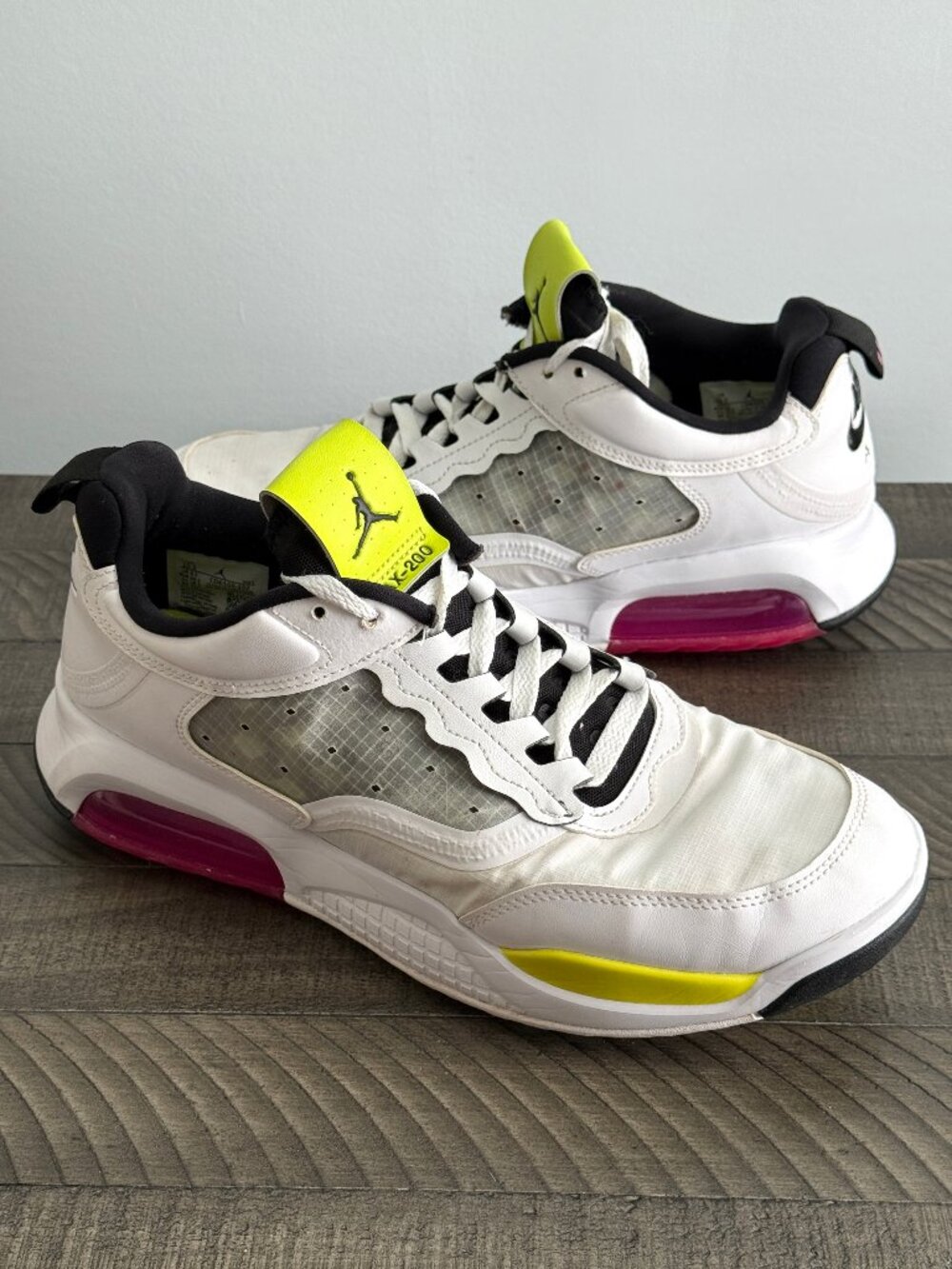 Nike Air Jordan Max-200 Vibrant White Fuchsia CD 6105-102 Size 10.5